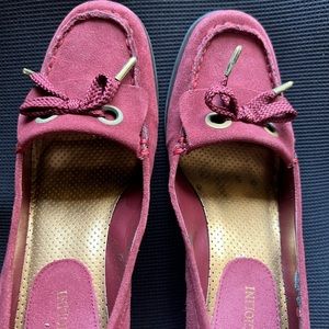 Enzo Angiolini wedge bordeaux suede pumps